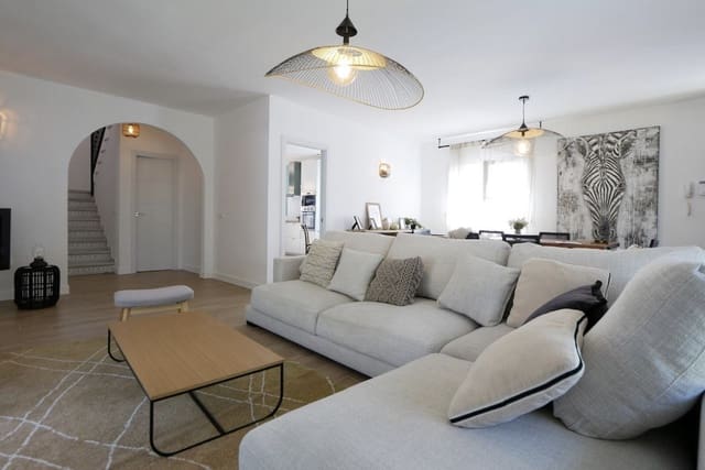 4 soveværelse Villa til salg i Marbella med swimmingpool garage - € 1.290.000 (Ref: 9813772)