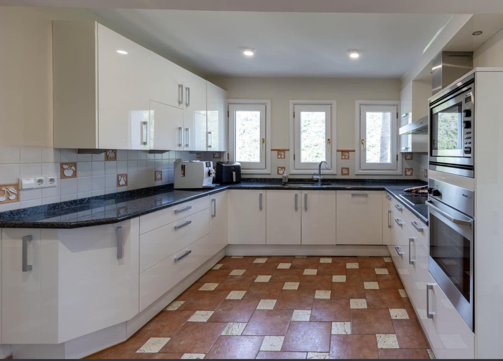 4 soverom Villa til salgs i Benahavis med svømmebasseng garasje - € 2 150 000 (Ref: 9817921)