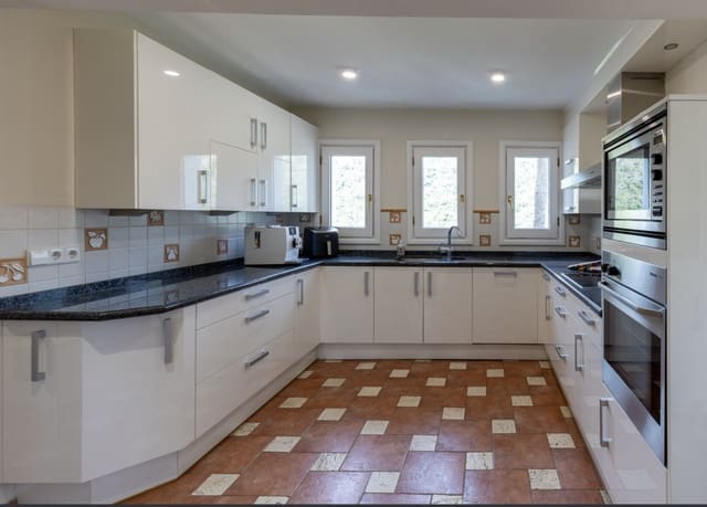 4 soverom Villa til salgs i Benahavís med svømmebasseng garasje - € 2 150 000 (Ref: 9817921)
