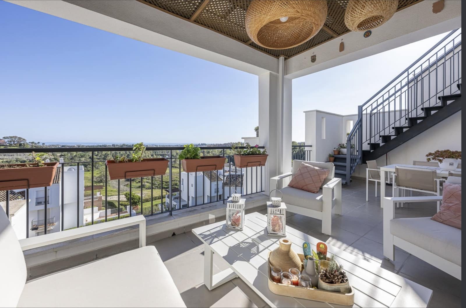 2 sovrum Takvåning till salu i Benahavis med pool garage - 645 000 € (Ref: 9817922)