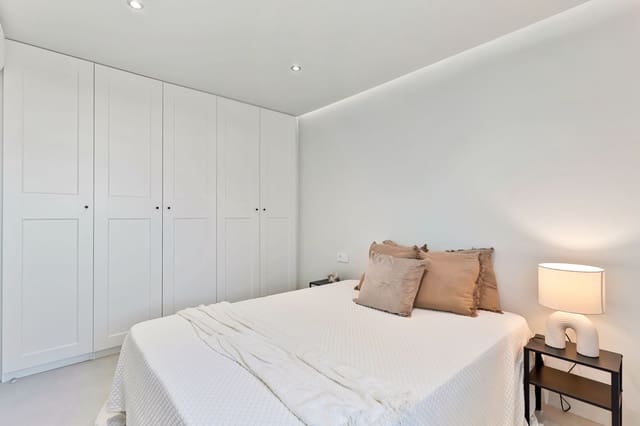 2 slaapkamer Appartement te koop in Riviera del Sol, Mijas met zwembad - € 369.000 (Ref: 9822460)