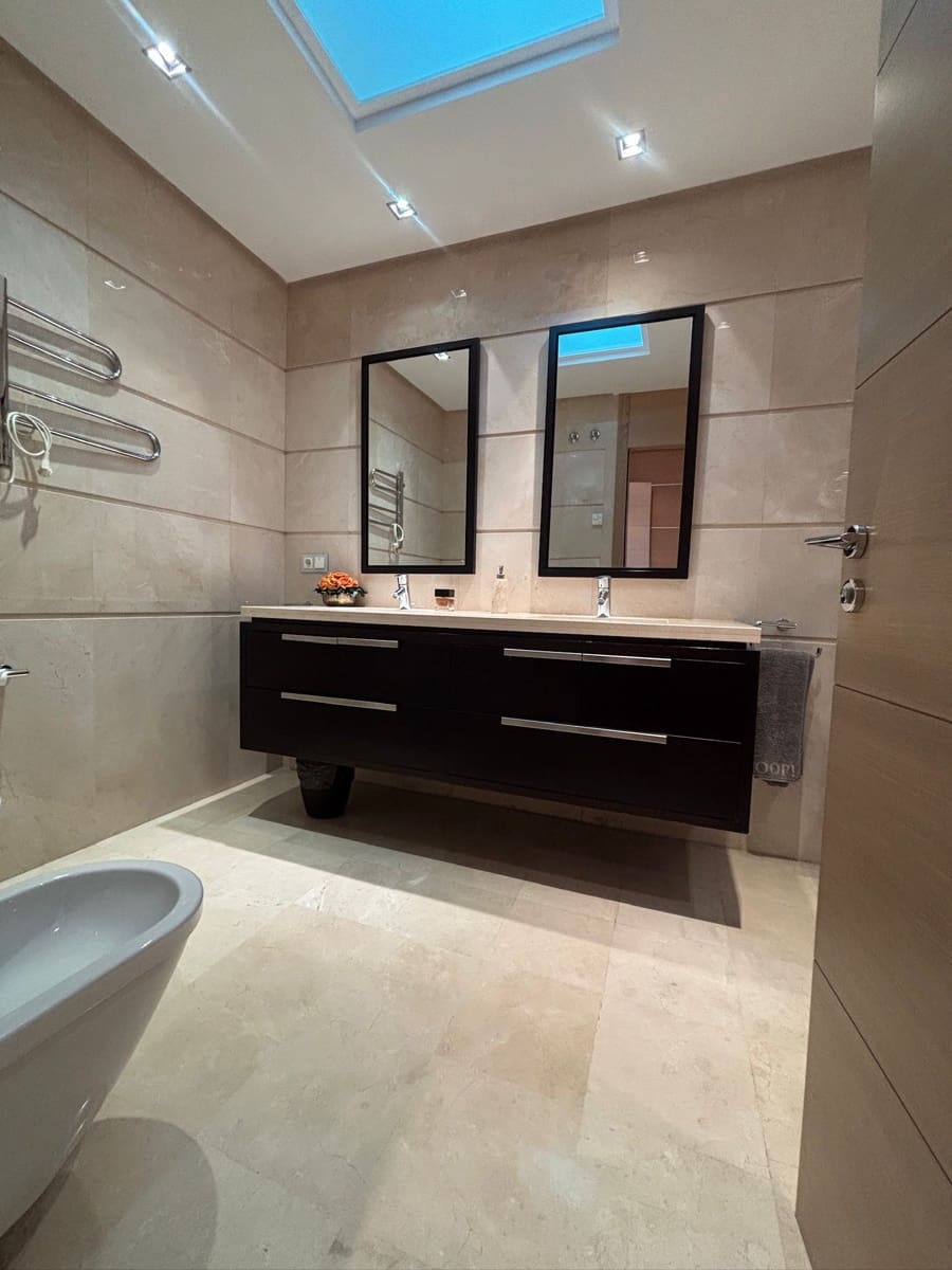 2 bedroom Apartment for sale in La Quinta - € 699,000 (Ref: 9827122)