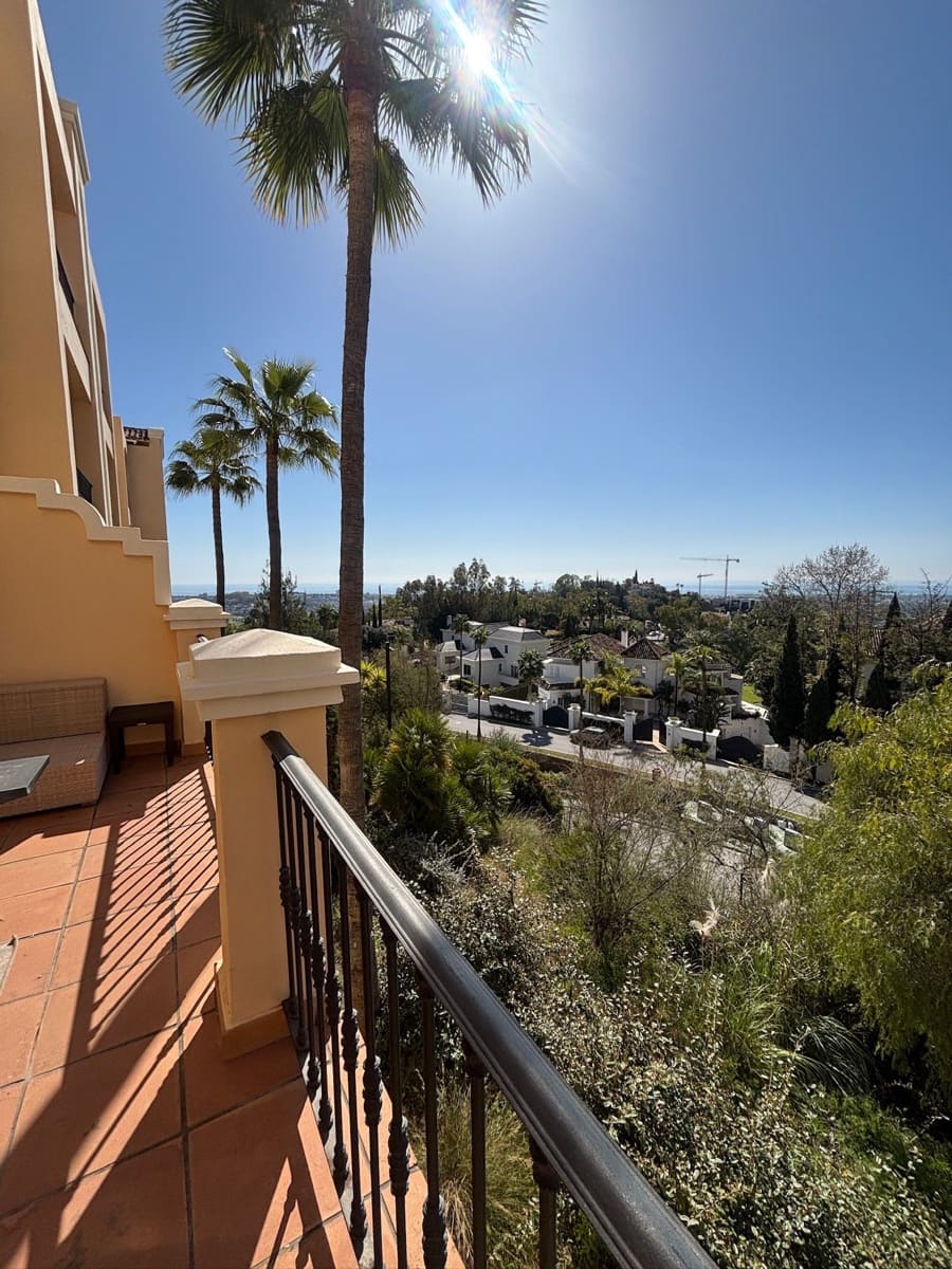 2 bedroom Apartment for sale in La Quinta - € 699,000 (Ref: 9827122)
