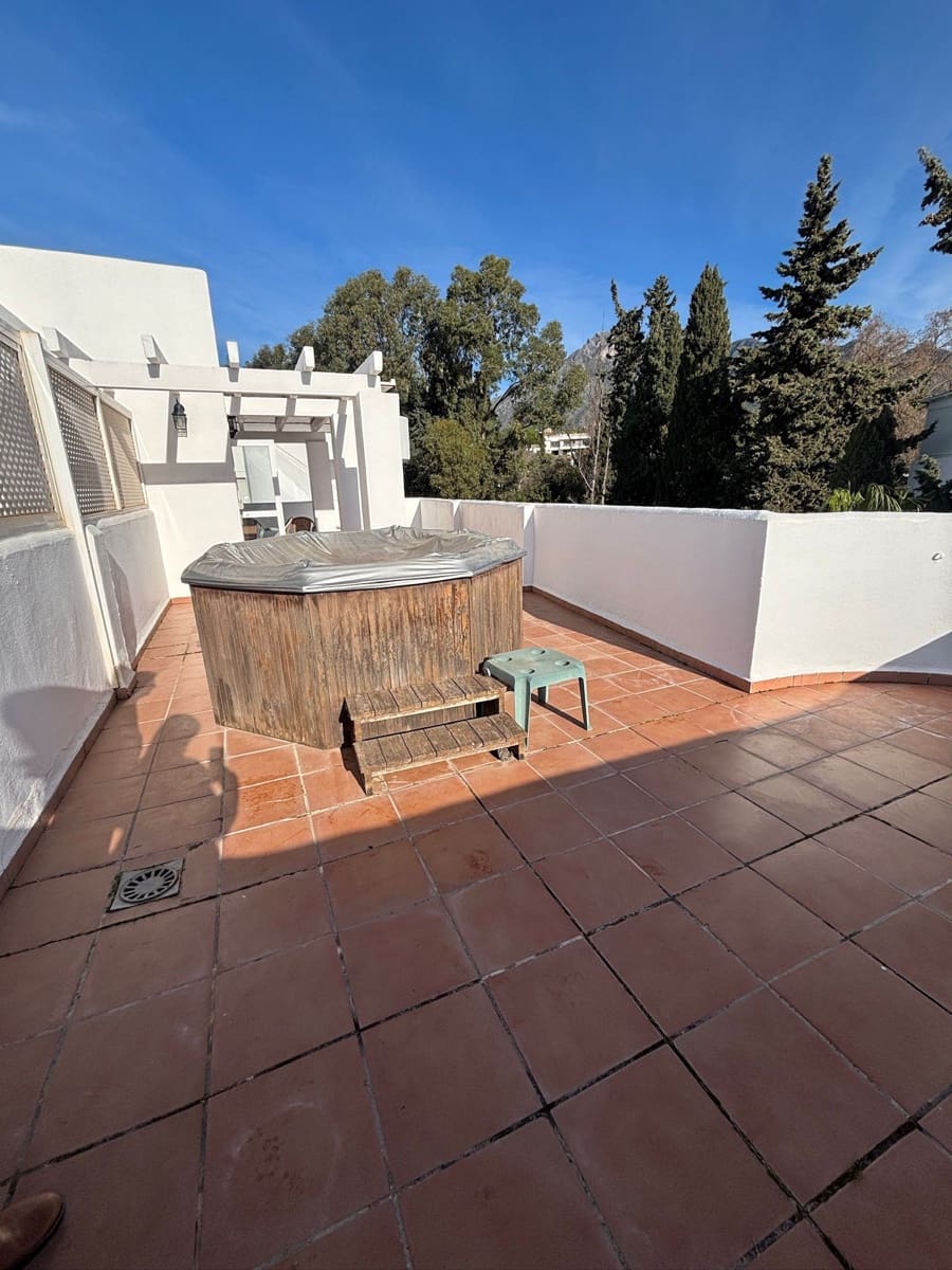 2 soverom Penthouse til salgs i Marbella med svømmebasseng garasje - € 815 000 (Ref: 9827123)