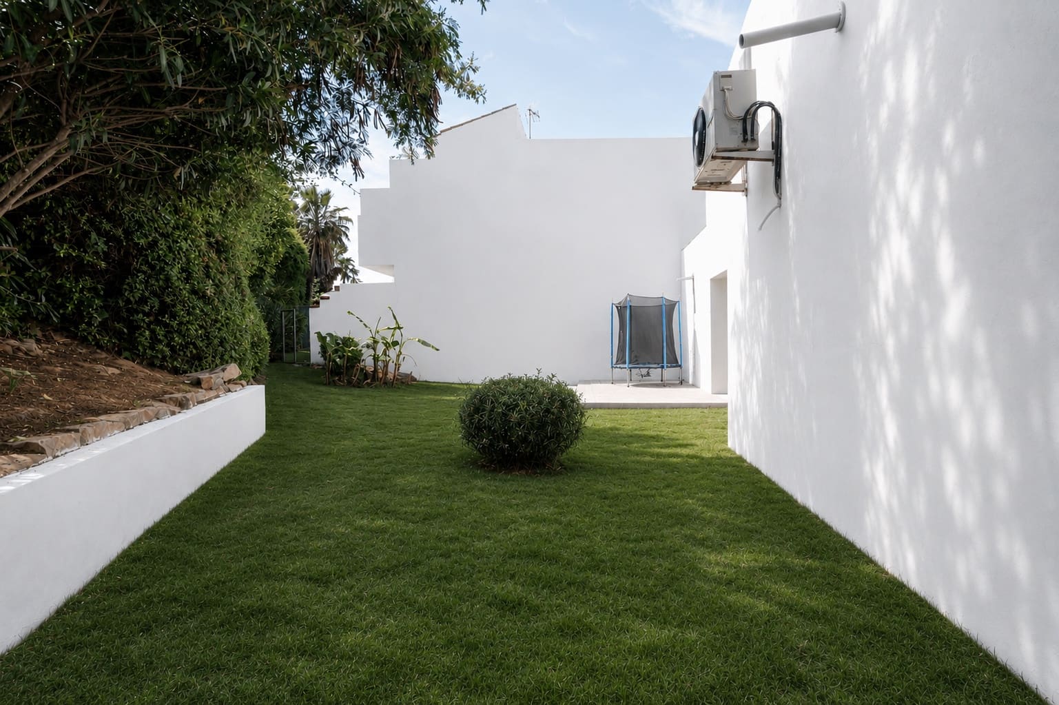 4 chambre Villa/Maison Semi-Mitoyenne à vendre à El Paraiso avec piscine garage - 850 000 € (Ref: 9831098)