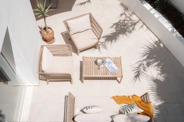 4 slaapkamer Halfvrijstaande villa te koop in El Paraiso, Estepona met zwembad garage - € 850.000 (Ref: 9831098)