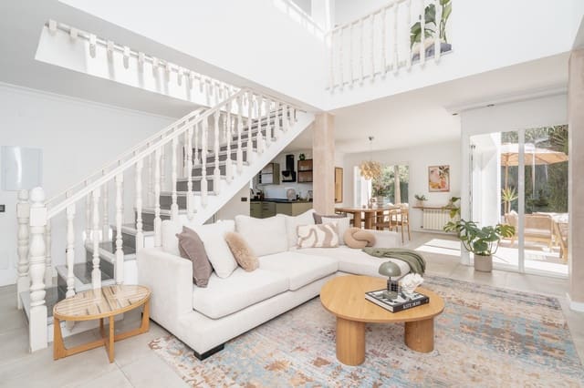 4 slaapkamer Halfvrijstaande villa te koop in El Paraiso, Estepona met zwembad garage - € 850.000 (Ref: 9831098)