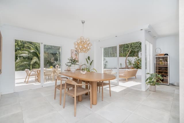 4 slaapkamer Halfvrijstaande villa te koop in El Paraiso, Estepona met zwembad garage - € 850.000 (Ref: 9831098)