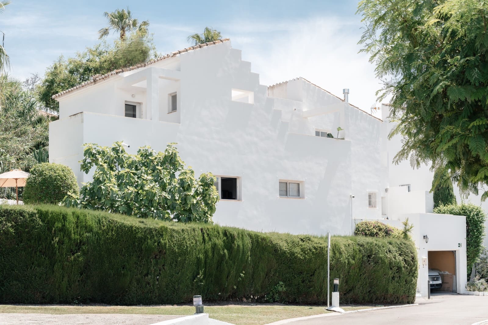 4 chambre Villa/Maison Semi-Mitoyenne à vendre à El Paraiso avec piscine garage - 850 000 € (Ref: 9831098)
