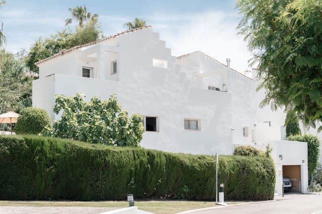 4 slaapkamer Halfvrijstaande villa te koop in El Paraiso, Estepona met zwembad garage - € 850.000 (Ref: 9831098)