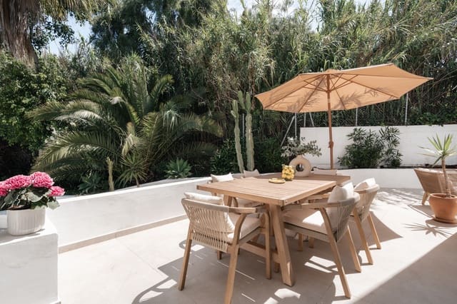 4 slaapkamer Halfvrijstaande villa te koop in El Paraiso, Estepona met zwembad garage - € 850.000 (Ref: 9831098)