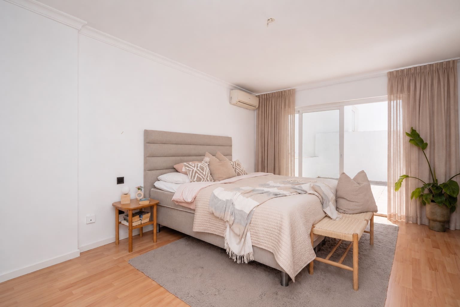 4 chambre Villa/Maison Semi-Mitoyenne à vendre à El Paraiso avec piscine garage - 850 000 € (Ref: 9831098)