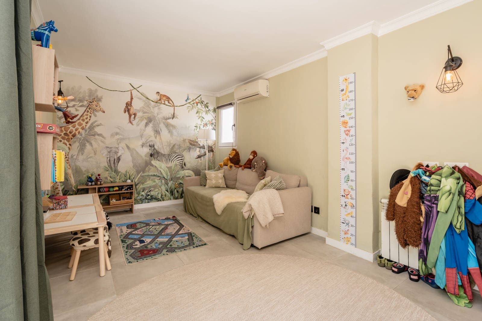 4 chambre Villa/Maison Semi-Mitoyenne à vendre à El Paraiso avec piscine garage - 850 000 € (Ref: 9831098)