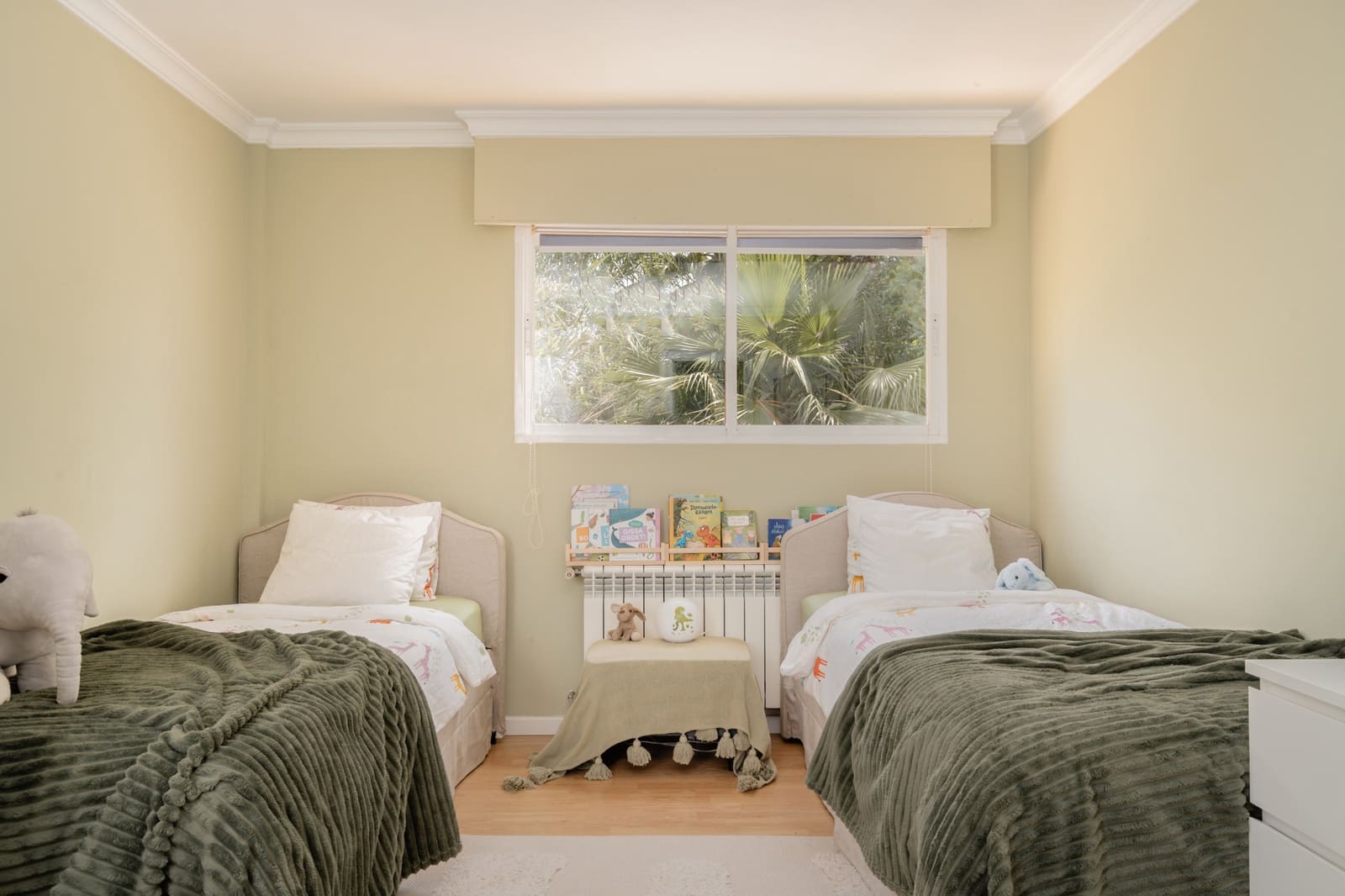 4 chambre Villa/Maison Semi-Mitoyenne à vendre à El Paraiso avec piscine garage - 850 000 € (Ref: 9831098)