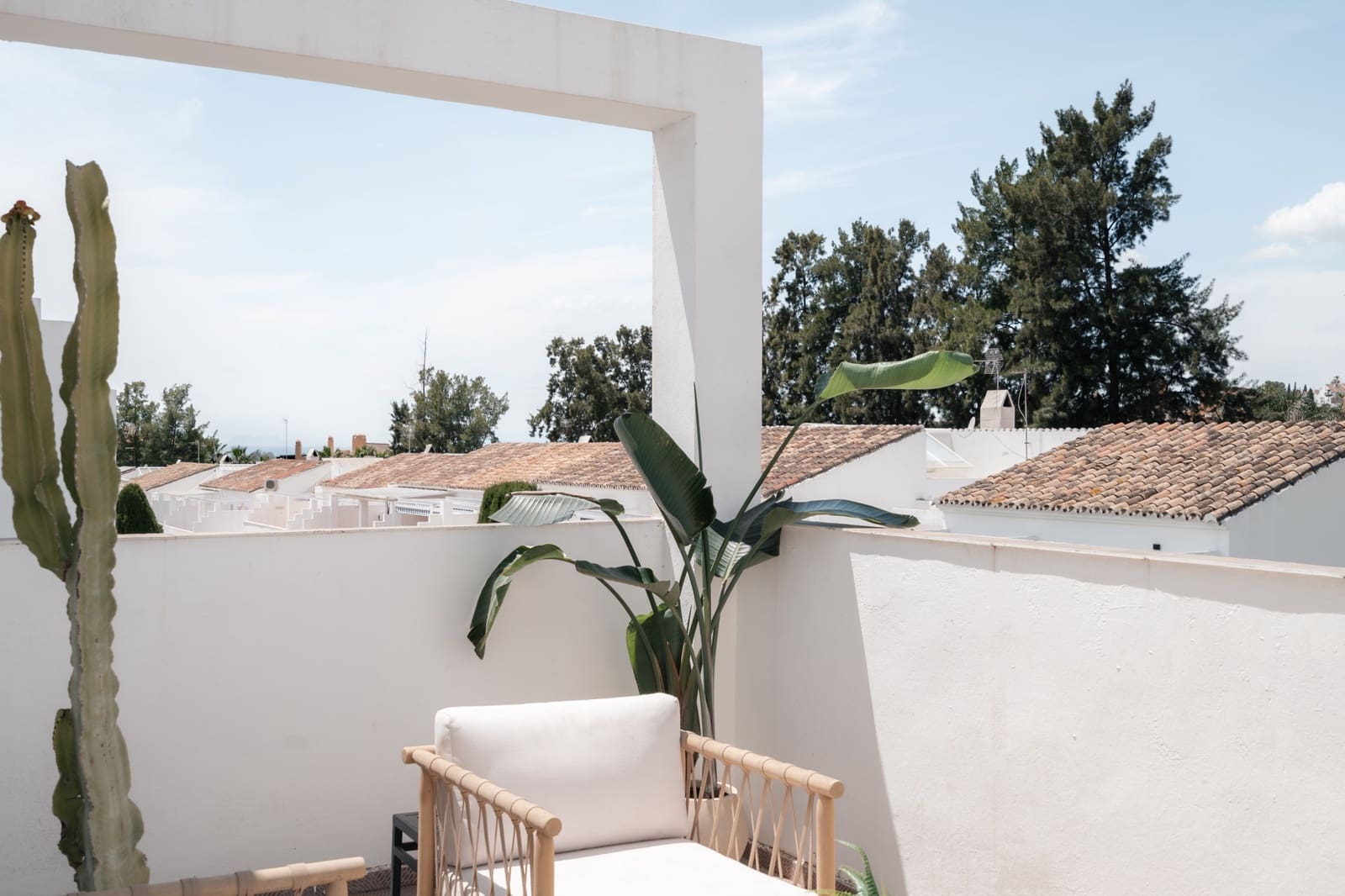 4 chambre Villa/Maison Semi-Mitoyenne à vendre à El Paraiso avec piscine garage - 850 000 € (Ref: 9831098)