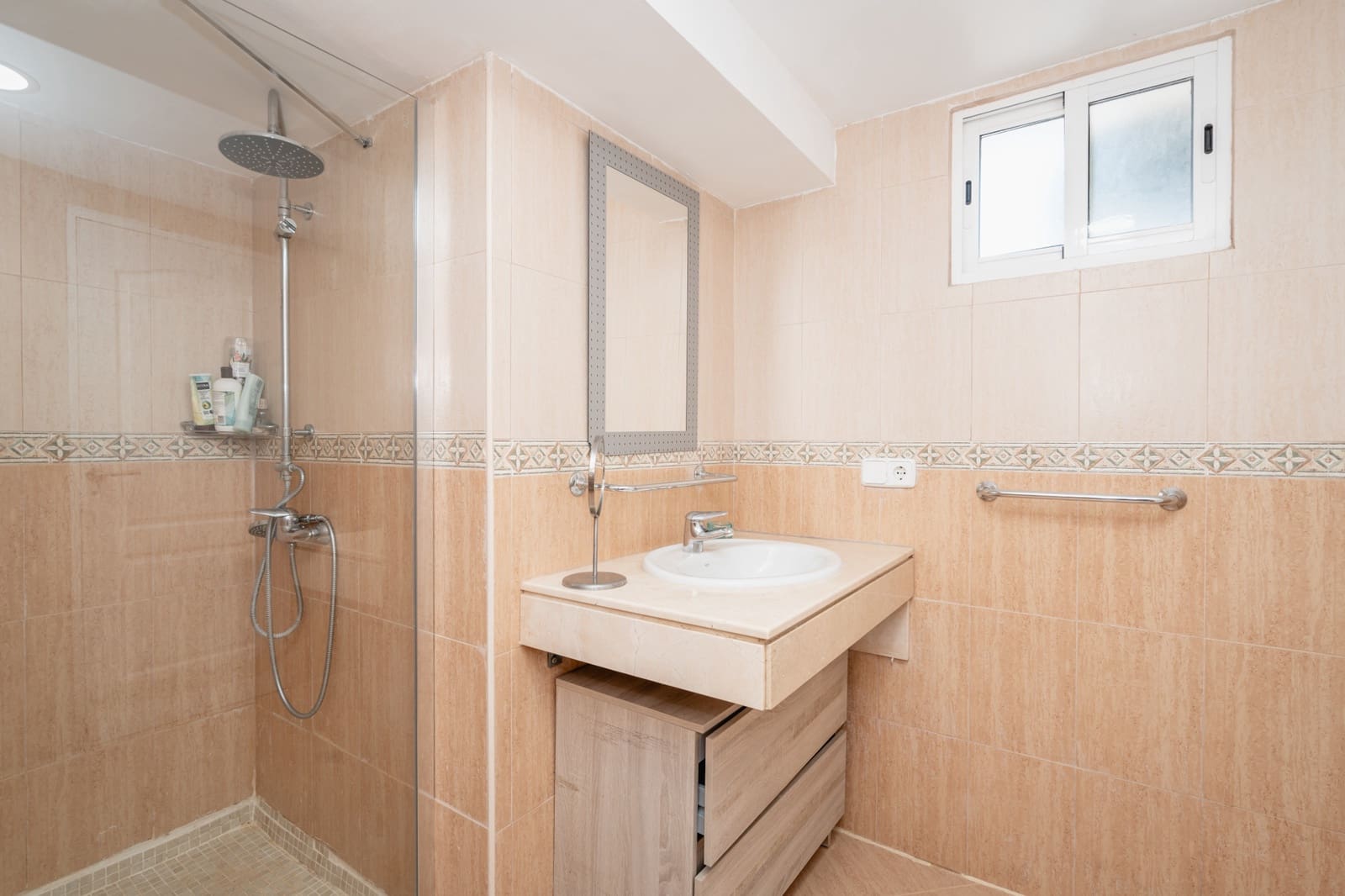 4 chambre Villa/Maison Semi-Mitoyenne à vendre à El Paraiso avec piscine garage - 850 000 € (Ref: 9831098)