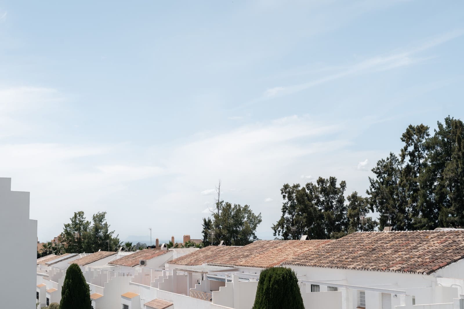 4 chambre Villa/Maison Semi-Mitoyenne à vendre à El Paraiso avec piscine garage - 850 000 € (Ref: 9831098)