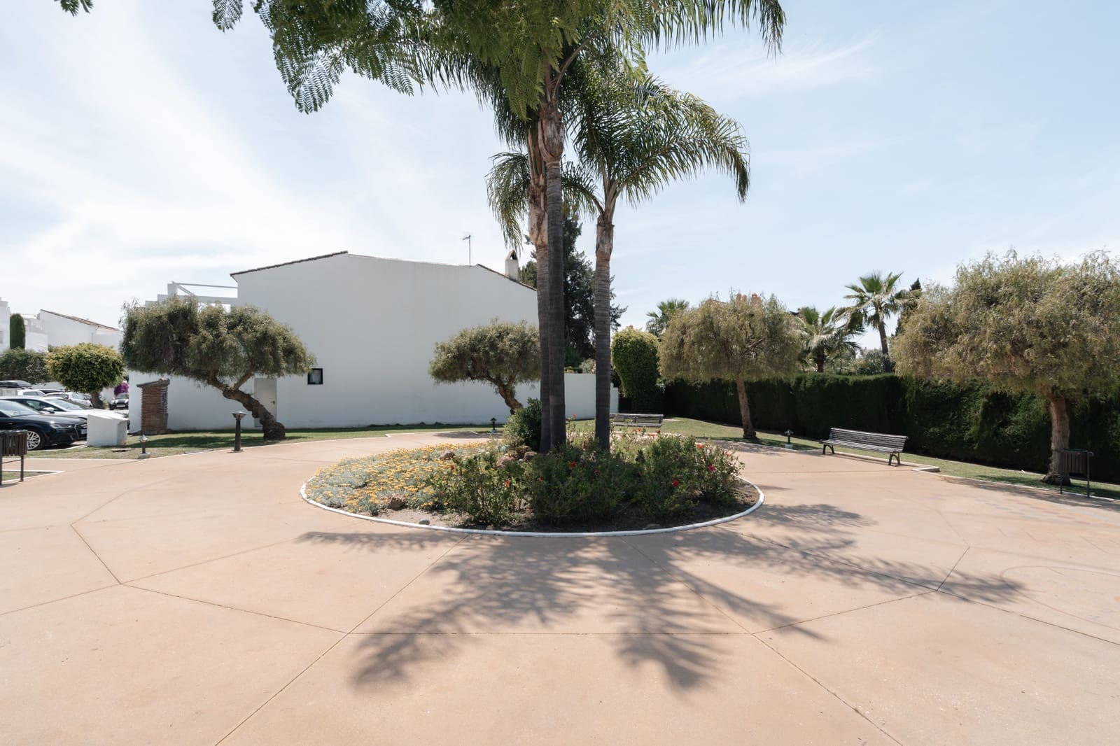 4 chambre Villa/Maison Semi-Mitoyenne à vendre à El Paraiso avec piscine garage - 850 000 € (Ref: 9831098)