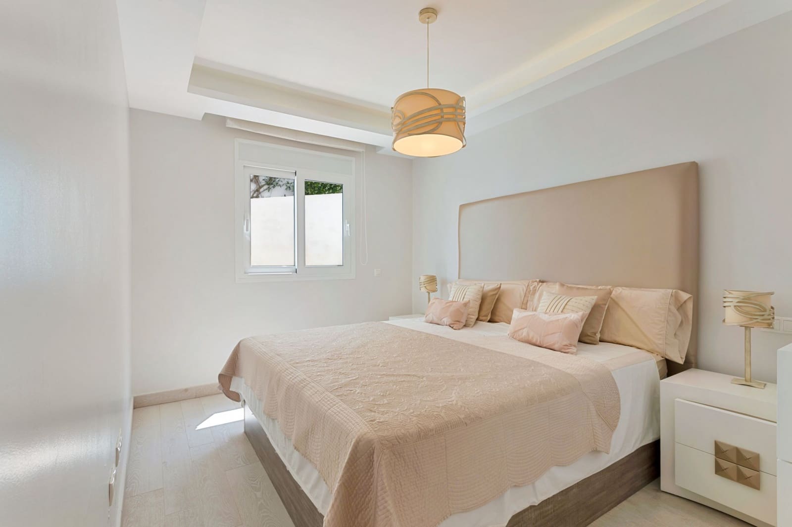 5 soveværelse Villa til salg i Nueva Andalucia med swimmingpool garage - € 2.500.000 (Ref: 9831100)