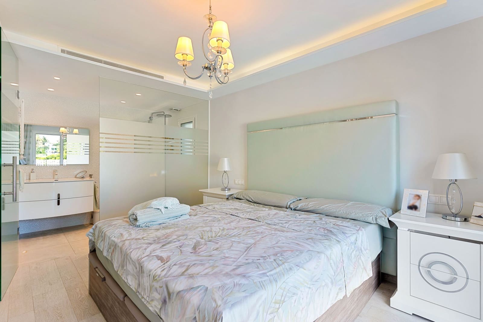 5 soveværelse Villa til salg i Nueva Andalucia med swimmingpool garage - € 2.500.000 (Ref: 9831100)