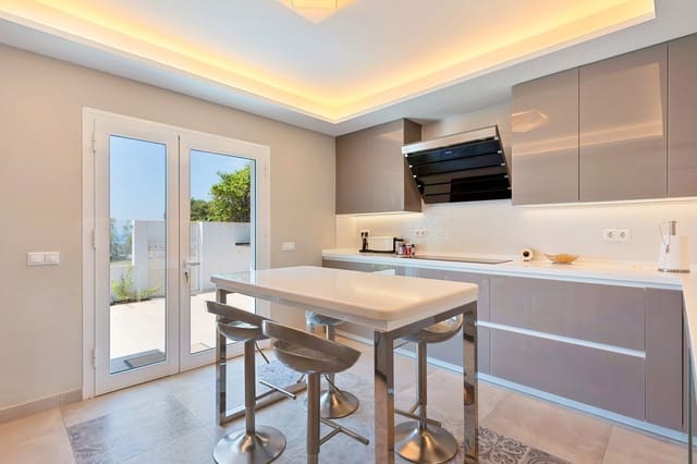 5 camera da letto Villa in vendita in Nueva Andalucia, Marbella con piscina garage - 2.500.000 € (Rif: 9831100)