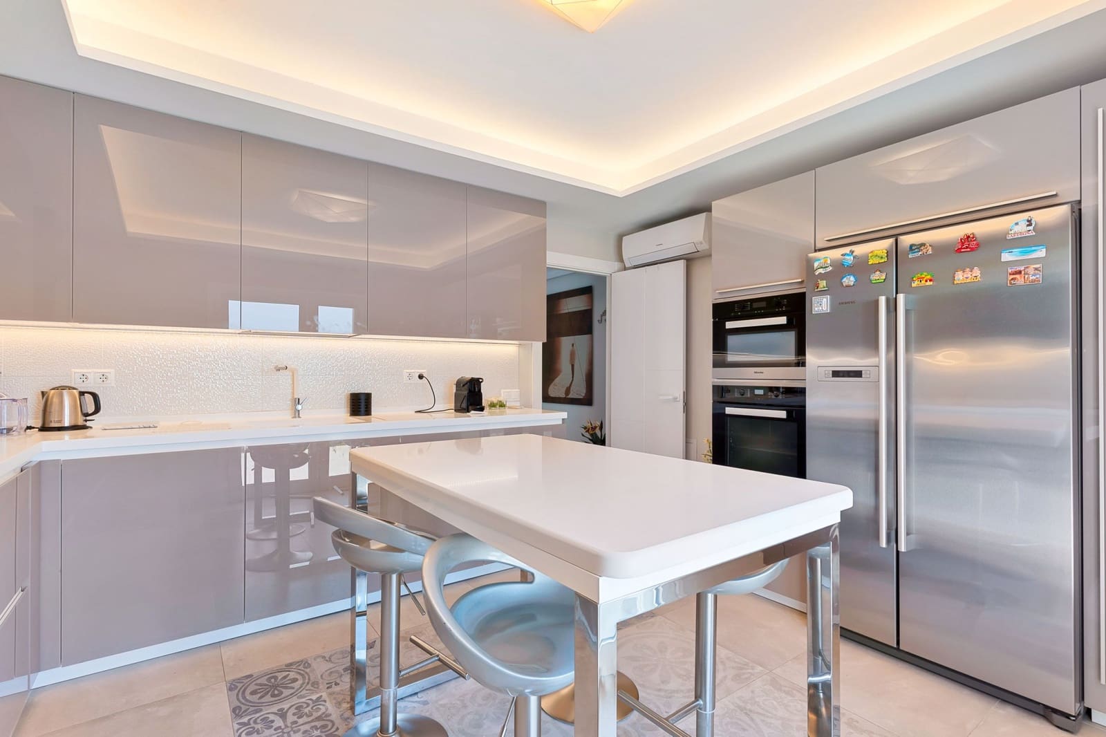 5 soveværelse Villa til salg i Nueva Andalucia med swimmingpool garage - € 2.500.000 (Ref: 9831100)