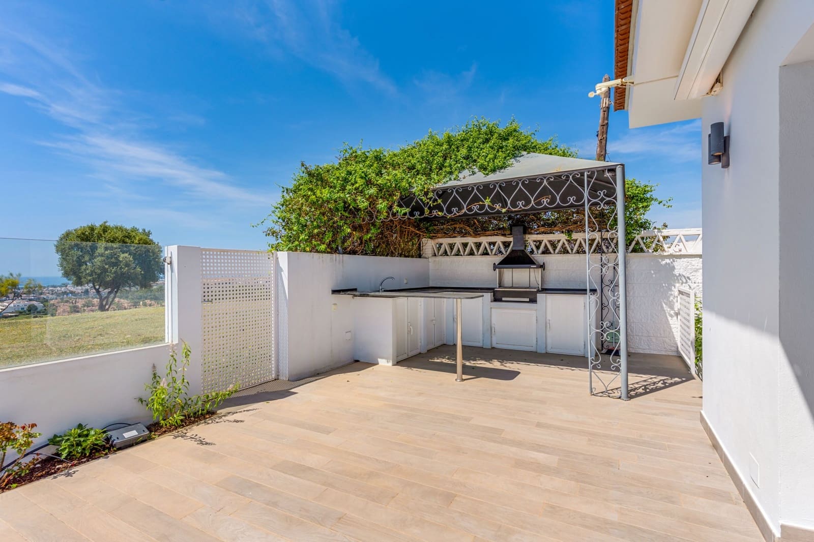 5 soveværelse Villa til salg i Nueva Andalucia med swimmingpool garage - € 2.500.000 (Ref: 9831100)