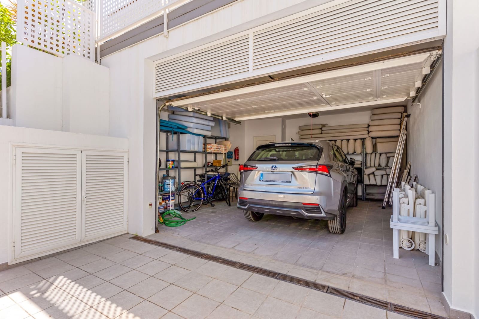 5 soveværelse Villa til salg i Nueva Andalucia med swimmingpool garage - € 2.500.000 (Ref: 9831100)