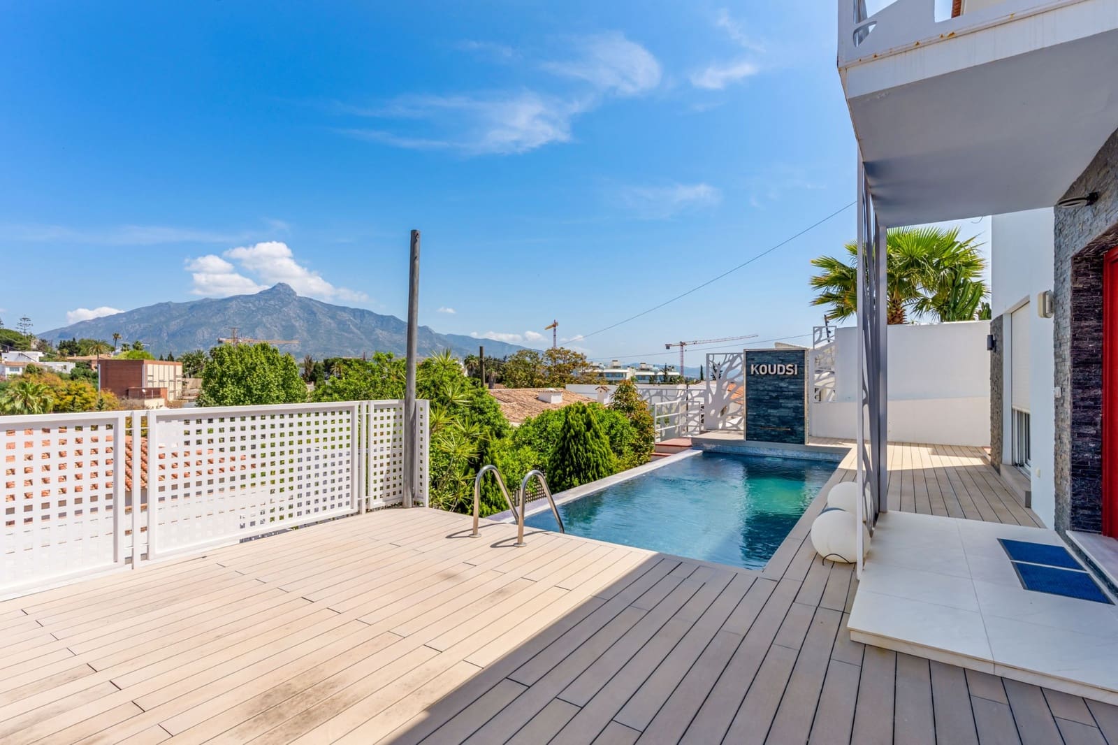 5 bedroom Villa for sale in Nueva Andalucia with pool garage - € 2,500,000 (Ref: 9831100)