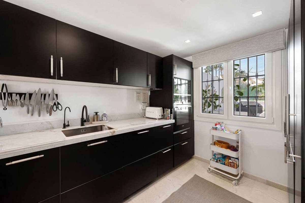 4 camera da letto Casa in vendita in Marbella con piscina garage - 1.195.000 € (Rif: 9831101)