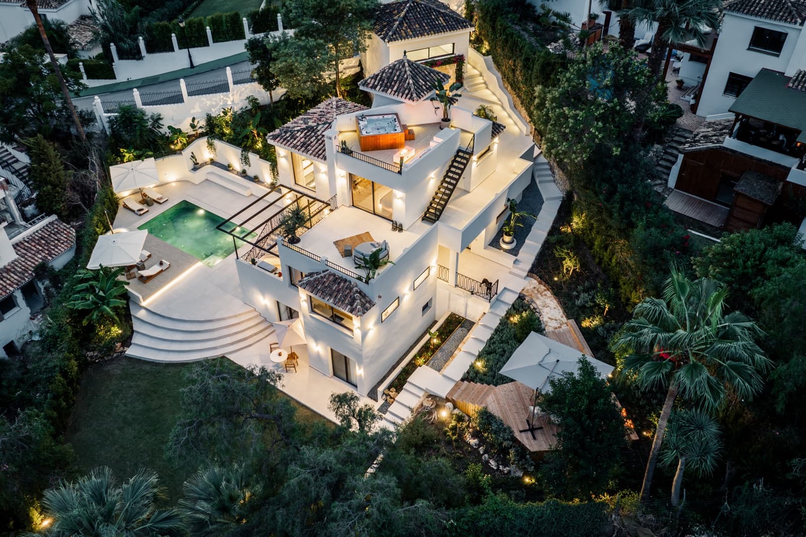 5 makuuhuone Huvila myytävänä paikassa Marbella mukana uima-altaan 
autotalli - 3 250 000 € (Ref: 9831102)
