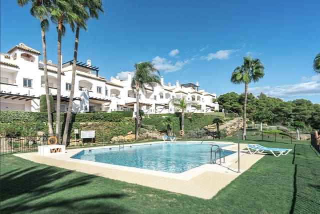3 makuuhuone Omakotitalo myytävänä paikassa Nueva Andalucia, Marbella mukana uima-altaan 
autotalli - 1 200 000 € (Ref: 9831103)
