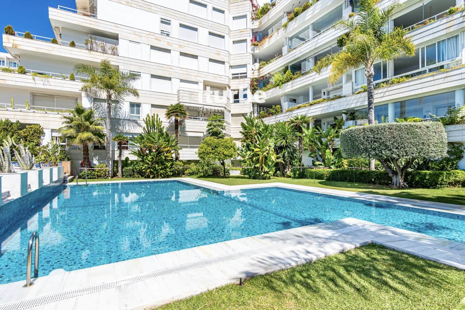 3 slaapkamer Penthouse te koop in Marbella met zwembad garage - € 1.600.000 (Ref: 9833509)