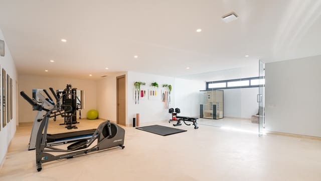 5 bedroom Villa for sale in Benahavís with pool garage - € 4,595,000 (Ref: 9833510)