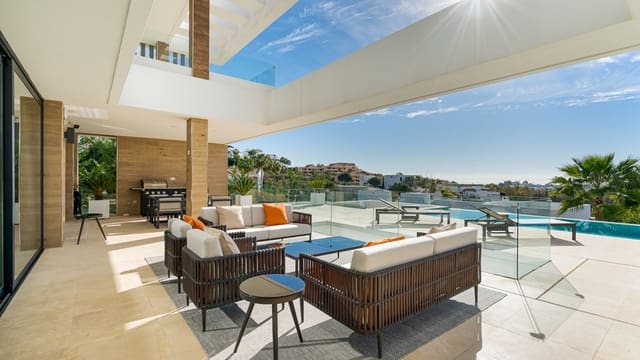 5 bedroom Villa for sale in Benahavís with pool garage - € 4,595,000 (Ref: 9833510)