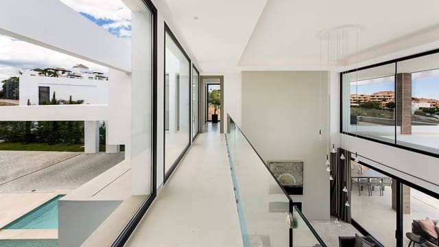 5 bedroom Villa for sale in Benahavís with pool garage - € 4,595,000 (Ref: 9833510)