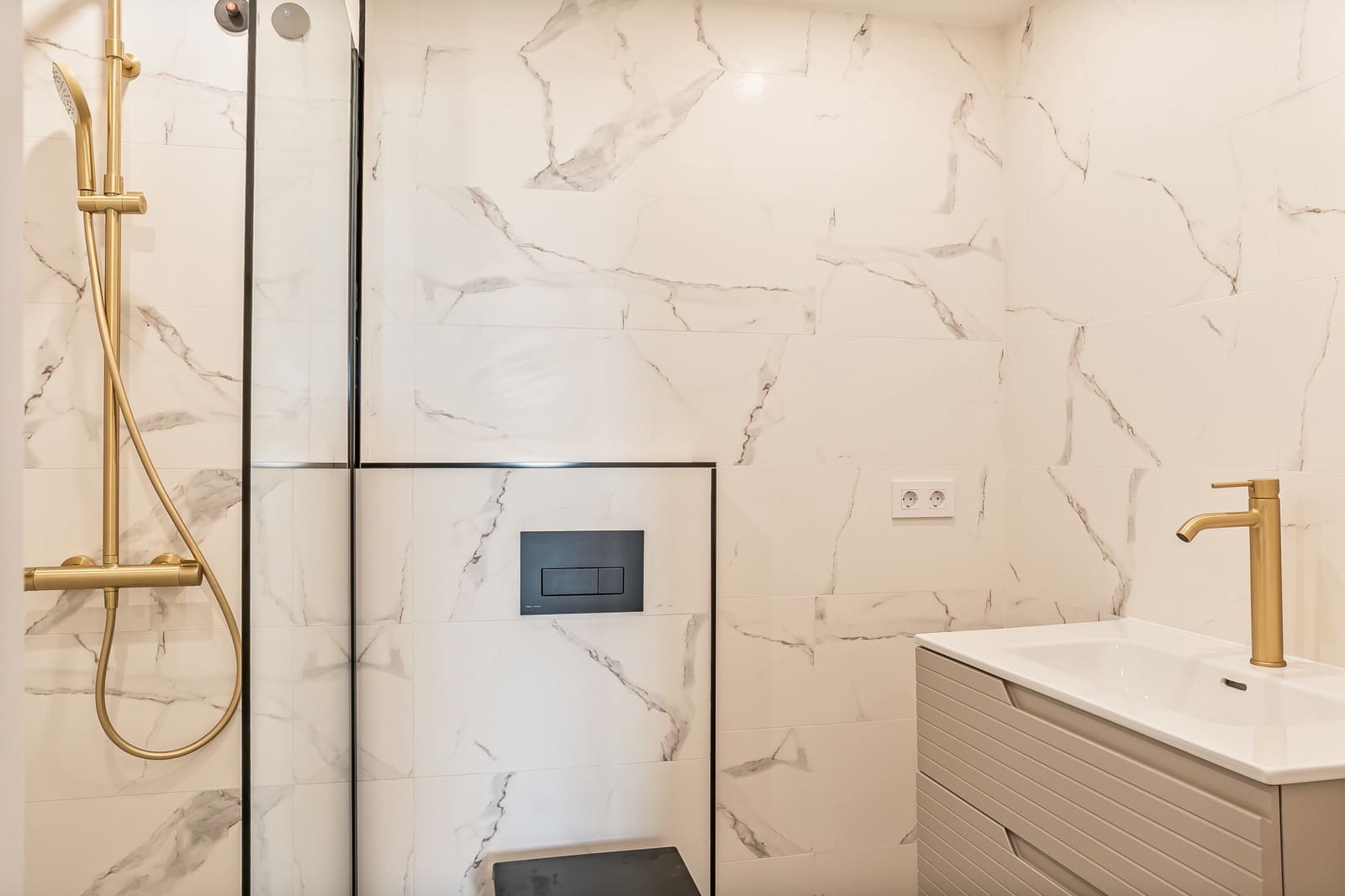 3 bedroom Apartment for sale in Marbella with pool garage - € 895,000 (Ref: 9833511)