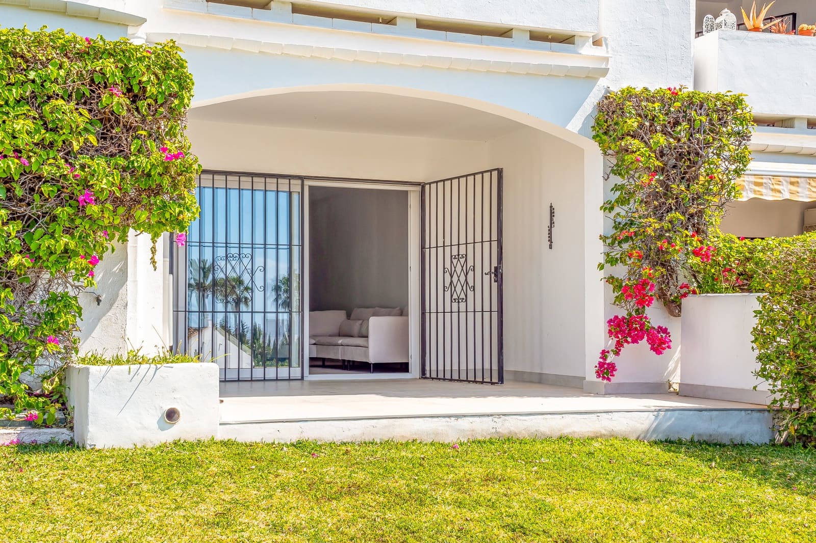 3 bedroom Apartment for sale in Marbella with pool garage - € 895,000 (Ref: 9833511)