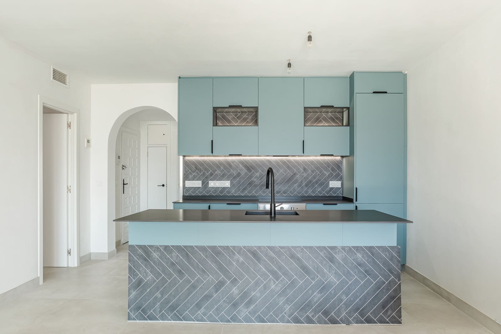 3 soveværelse Lejlighed til salg i Marbella med swimmingpool garage - € 875.000 (Ref: 9833511)