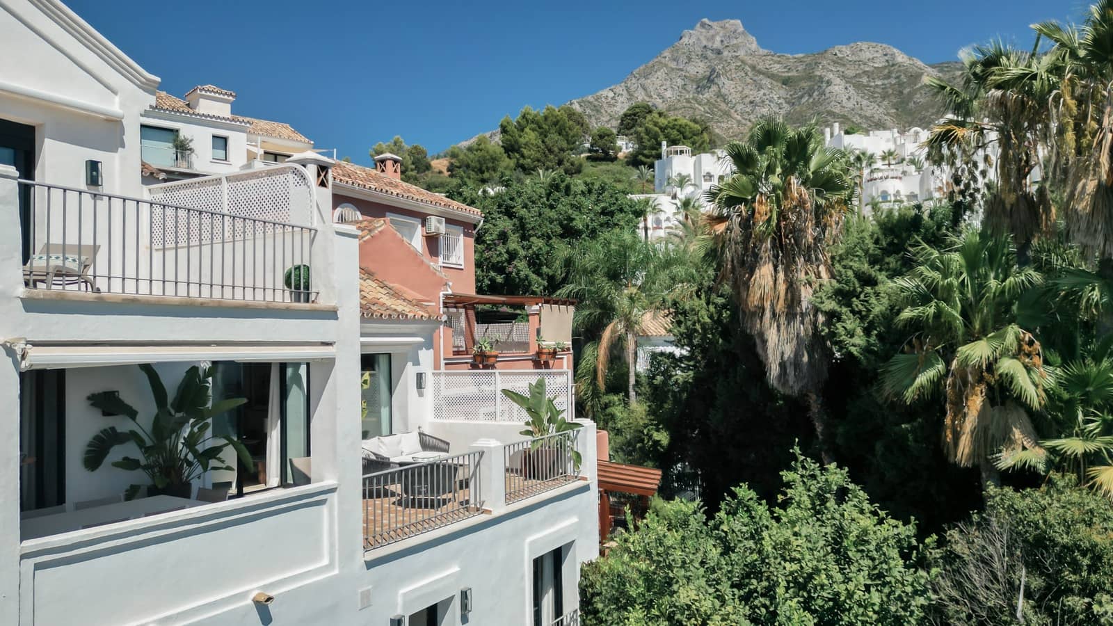 4 quarto Casa em Banda para venda em Marbella com piscina - 1 590 000 € (Ref: 9833512)