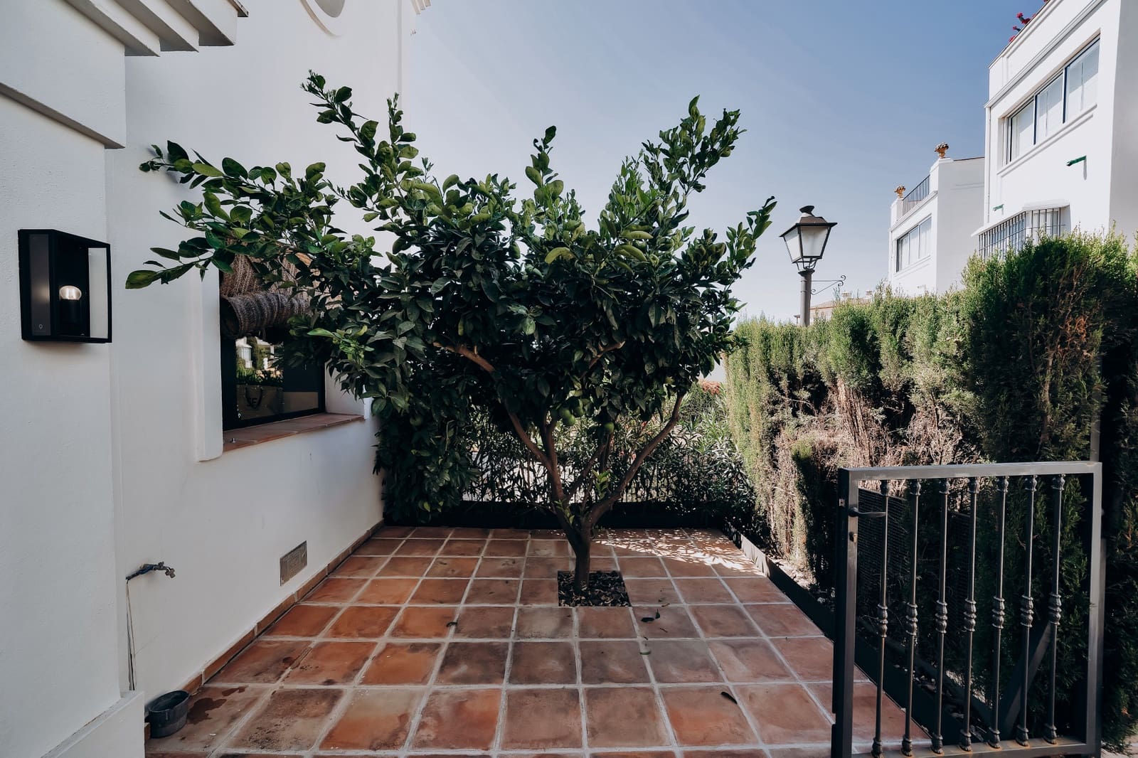 4 quarto Casa em Banda para venda em Marbella com piscina - 1 590 000 € (Ref: 9833512)