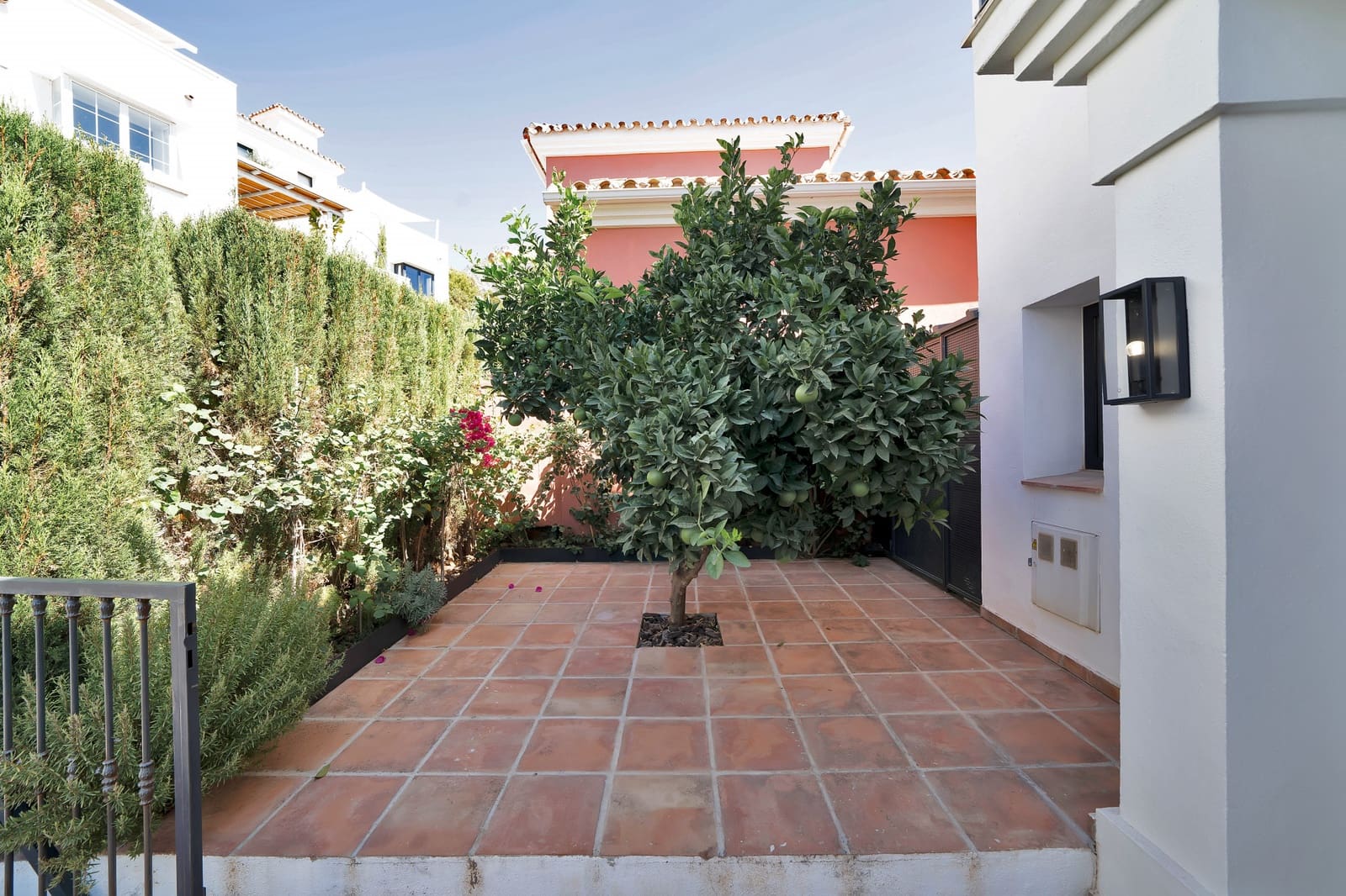 4 quarto Casa em Banda para venda em Marbella com piscina - 1 590 000 € (Ref: 9833512)