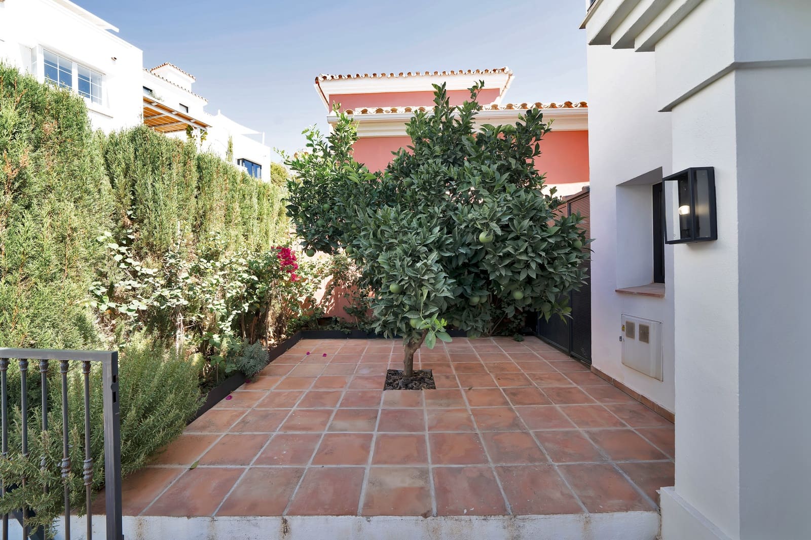 4 bedroom Townhouse for sale in Marbella with pool - € 1,590,000 (Ref: 9833512)
