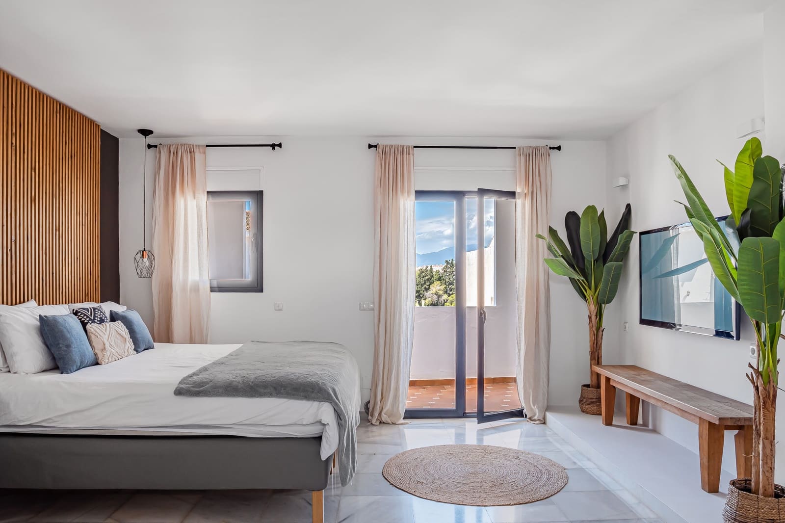 6 slaapkamer Villa te koop in Nueva Andalucia met zwembad garage - € 1.399.000 (Ref: 9836224)