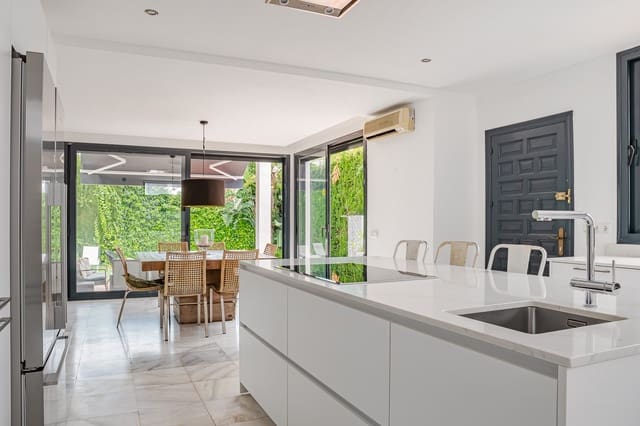 6 slaapkamer Villa te koop in Nueva Andalucia, Marbella met zwembad garage - € 1.399.000 (Ref: 9836224)