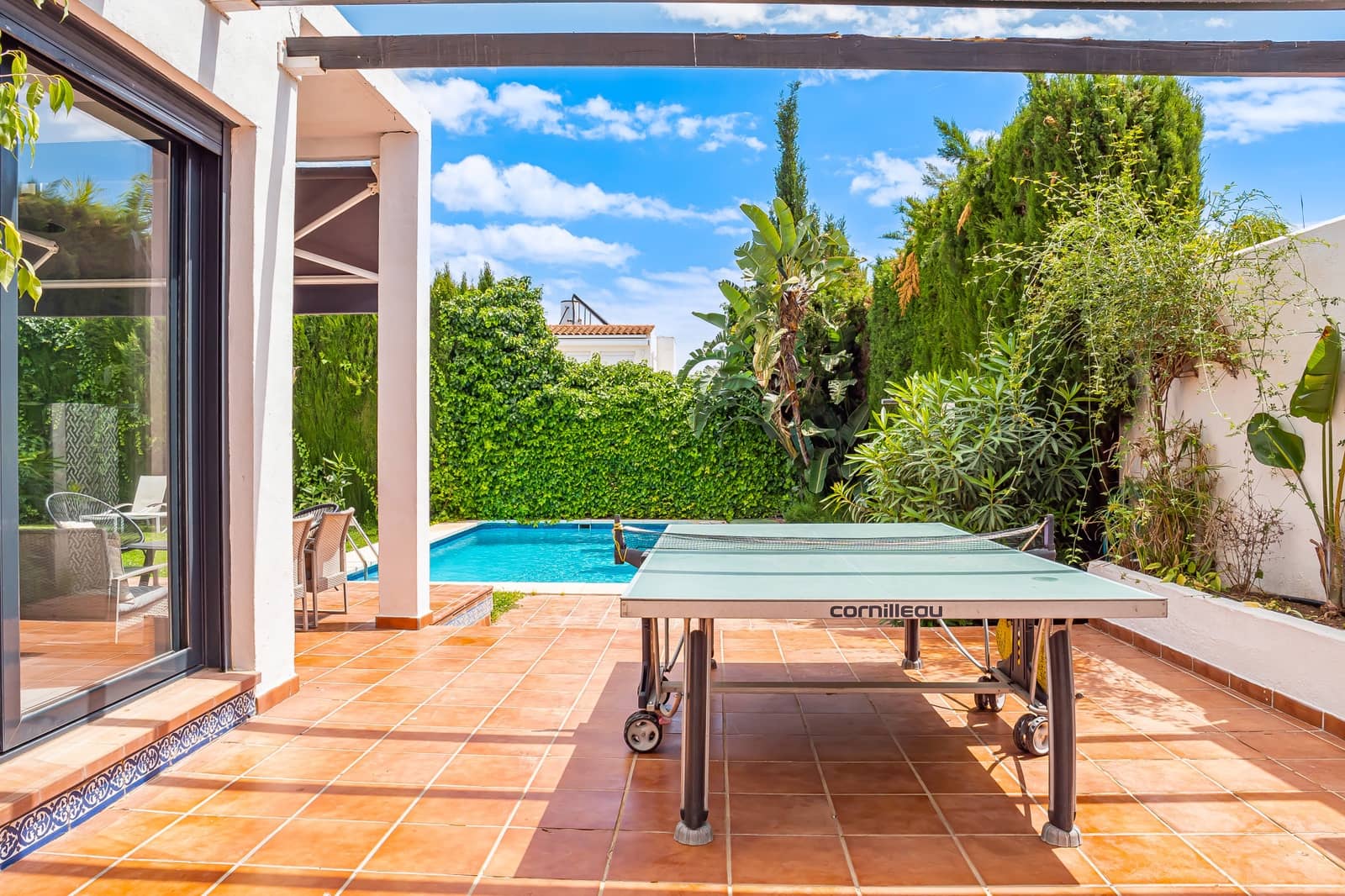 6 slaapkamer Villa te koop in Nueva Andalucia met zwembad garage - € 1.399.000 (Ref: 9836224)