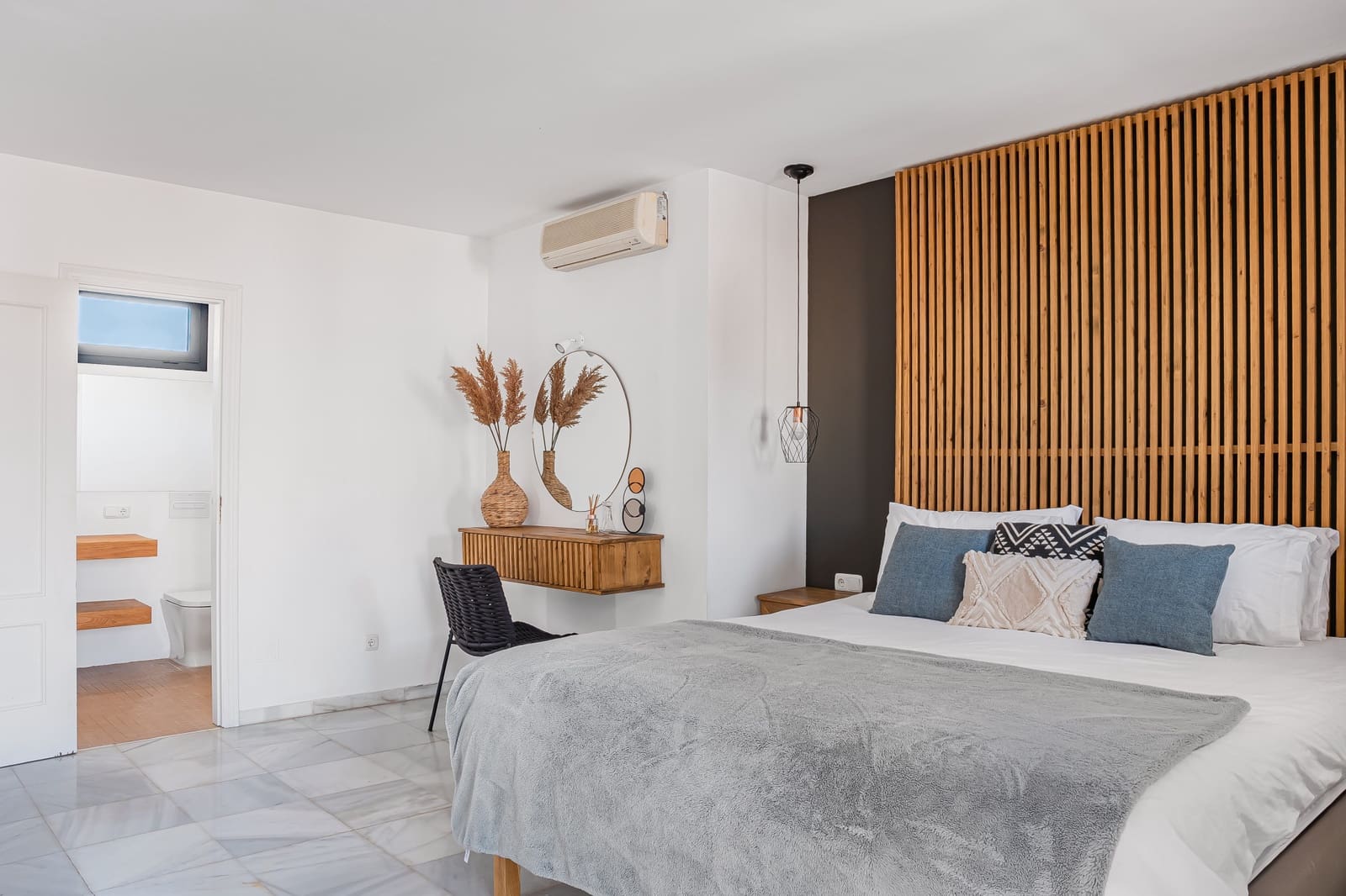 6 soveværelse Villa til salg i Nueva Andalucia med swimmingpool garage - € 1.399.000 (Ref: 9836224)