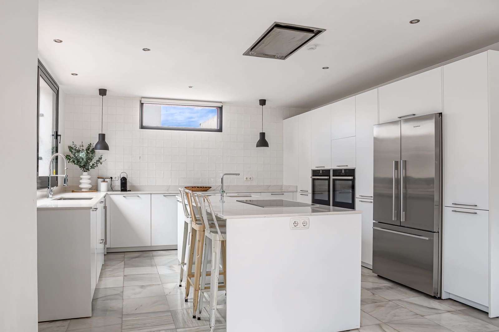 6 soveværelse Villa til salg i Nueva Andalucia med swimmingpool garage - € 1.399.000 (Ref: 9836224)