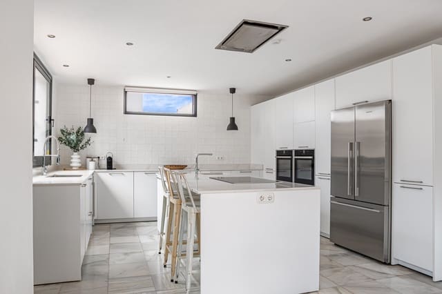 Chalet de 6 habitaciones en Nueva Andalucia, Marbella en venta con piscina garaje - 1.399.000 € (Ref: 9836224)
