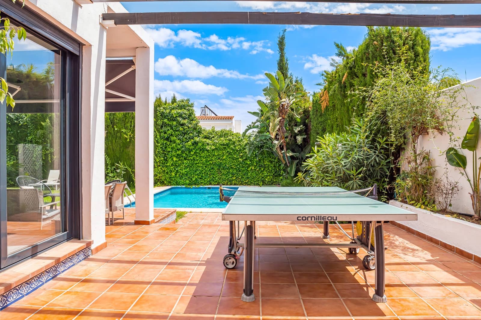6 soveværelse Villa til salg i Nueva Andalucia med swimmingpool garage - € 1.399.000 (Ref: 9836224)